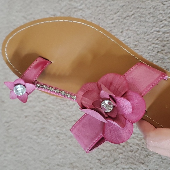 Bamboo 8 flower adorned t strap and toe rings with gems - Picture 2 of 5